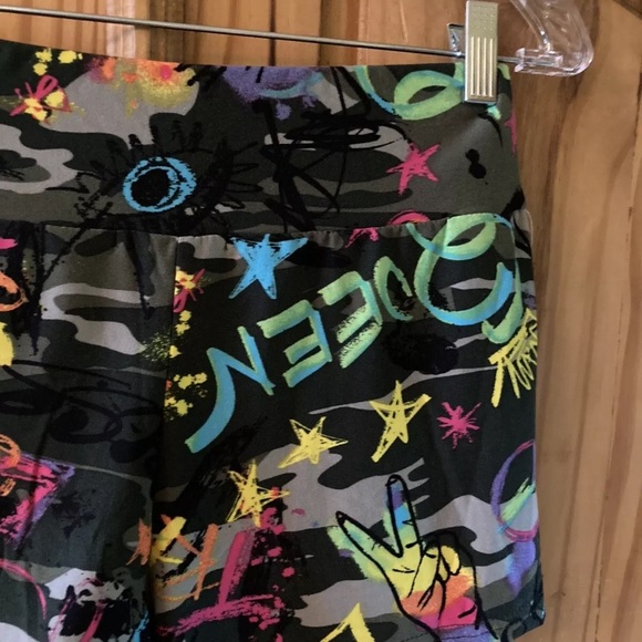 Women's Full Circle Trends Green soft athletic running shorts size L - NWT - Picture 7 of 8